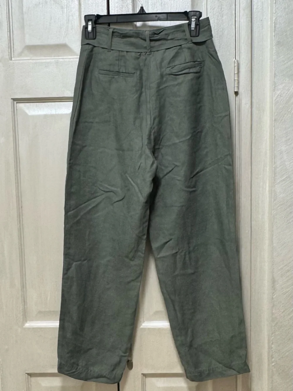 Aritzia Wilfred Allant Linen-Blend Pants in an olive green shade size 4